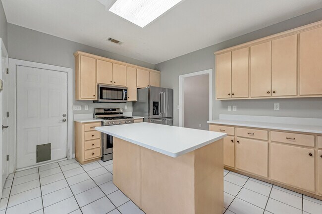 Building Photo - 114 Dana Pointe