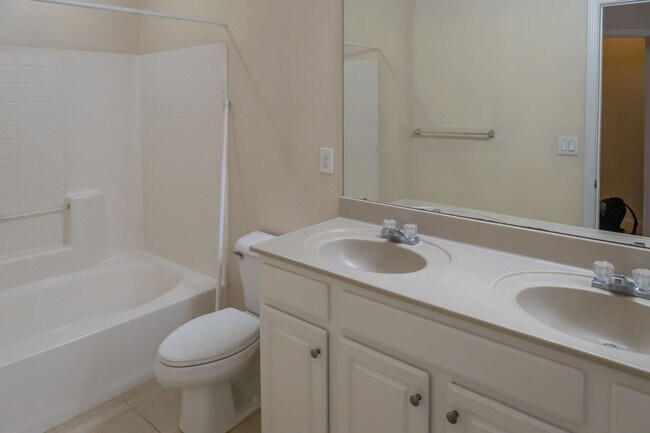 Building Photo - Beautiful 3 Bedroom, 2 Bath with Volume ceilings and Private Garage!