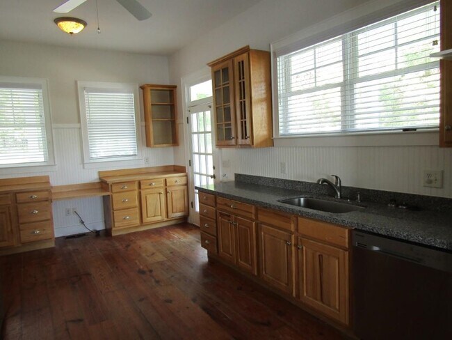 Building Photo - 703 Tradewind Ct