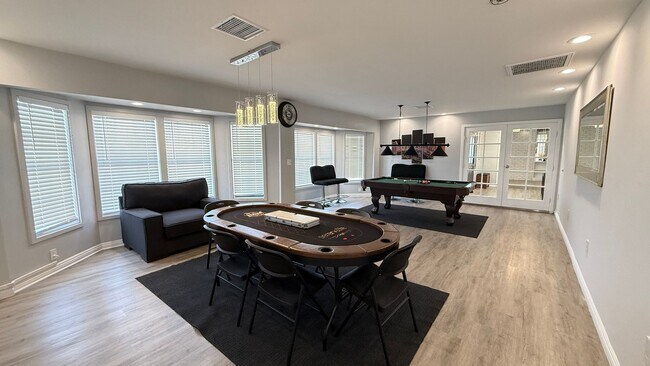Building Photo - Furnished Ranch-Style Home with Casita – O...