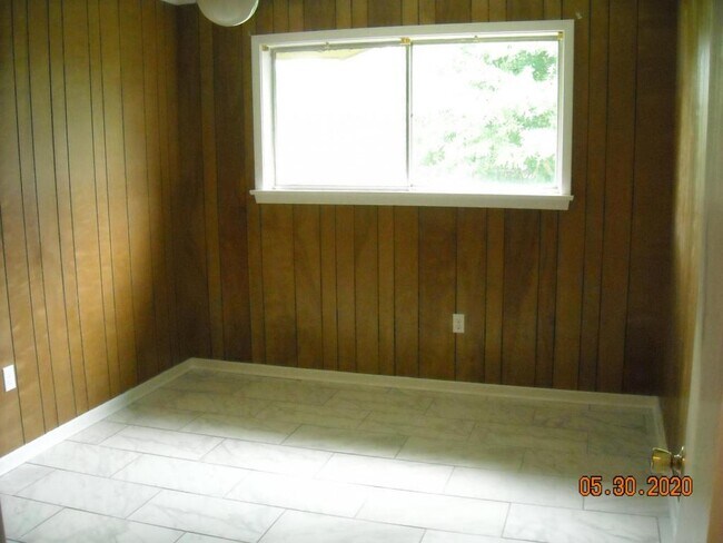 Building Photo - 10331 W Almond Dr