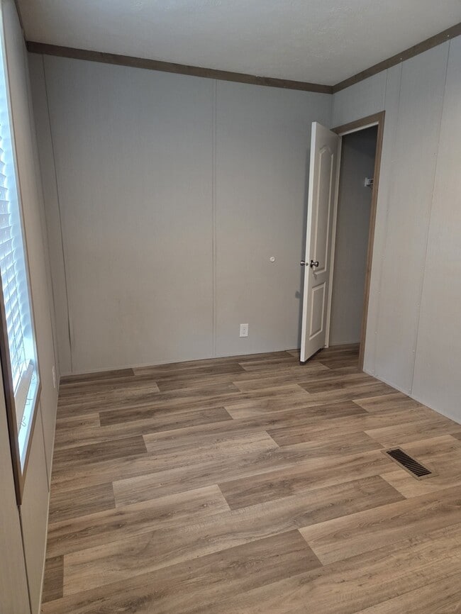 Building Photo - 105 Lakisha Ct