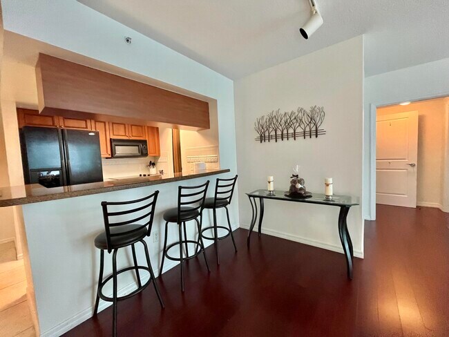 Building Photo - 347 N New River Dr E