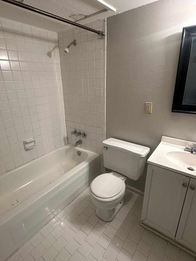 Building Photo - 6746 Quail Hollow Ct
