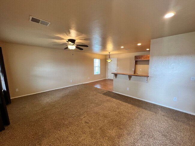 Building Photo - $500 OFF FIRST MONTHS RENT | Sweet Home in Hope Crossing!