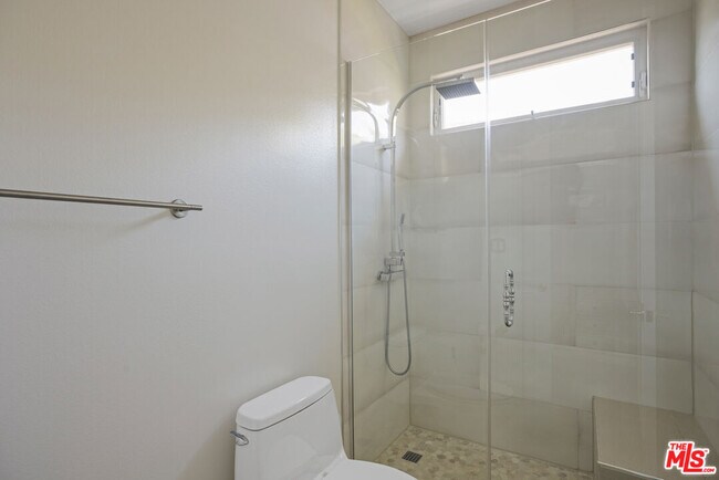 Building Photo - 16800 Calle Montecito