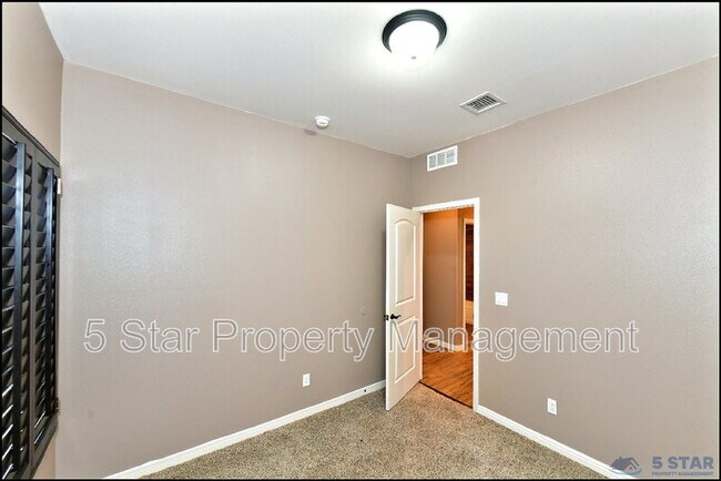 Building Photo - 3741 Loma Adriana