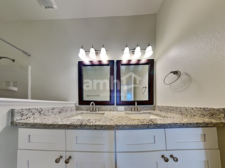Building Photo - 3721 Crystal Dew St