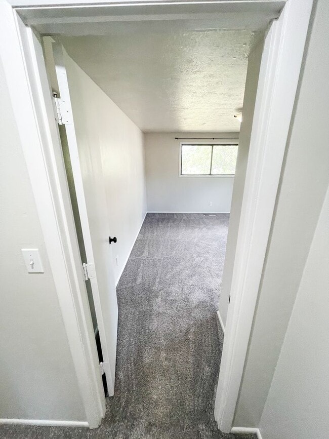 Building Photo - 3 Bedroom, 2 bath house in Moyina Heights