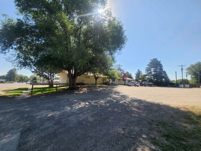 Primary Photo - Harris Apartments