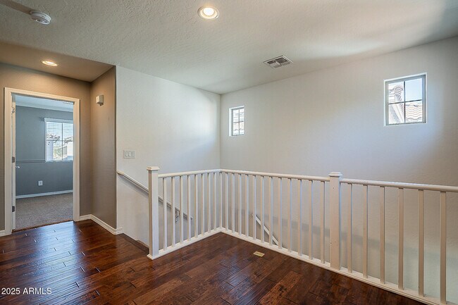 Building Photo - 2153 W Barwick Dr