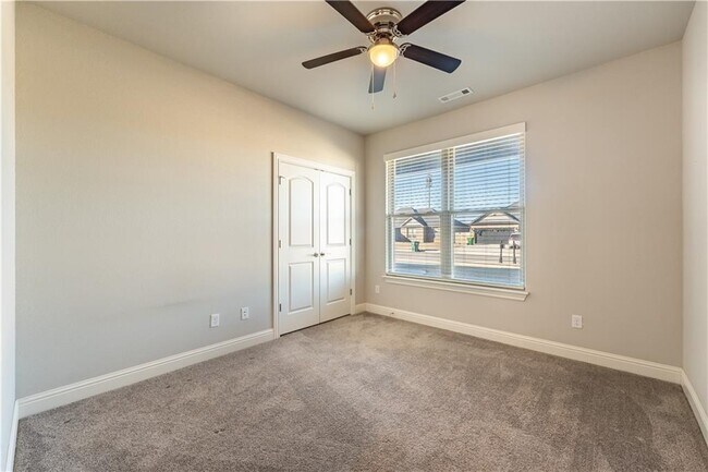 Building Photo - 511 Piper Ln