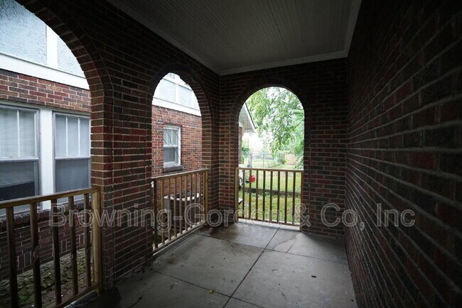 Building Photo - 1509 Bernard Ave