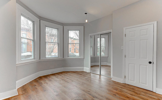 Primary Photo - 2243 Park Ave