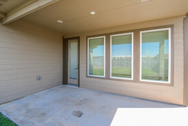 Building Photo - 2008 Harrow Oak Ln