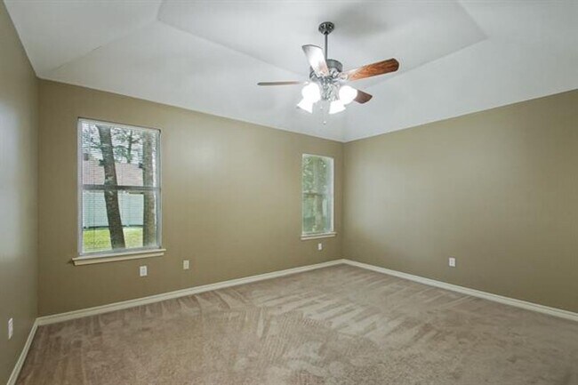Building Photo - Newly Renovated 3 BR/2 Bath home on Suncrest Subdivision