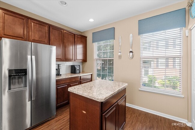 Building Photo - 263 Lakeshore Dr