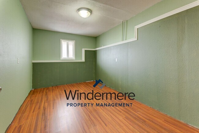 Building Photo - 3 Bedroom 2 Bath + Bonus Room Home with Stunning Water Views in Admirals Cove
