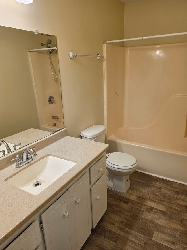 Building Photo - 620 Honey Ridge Ln