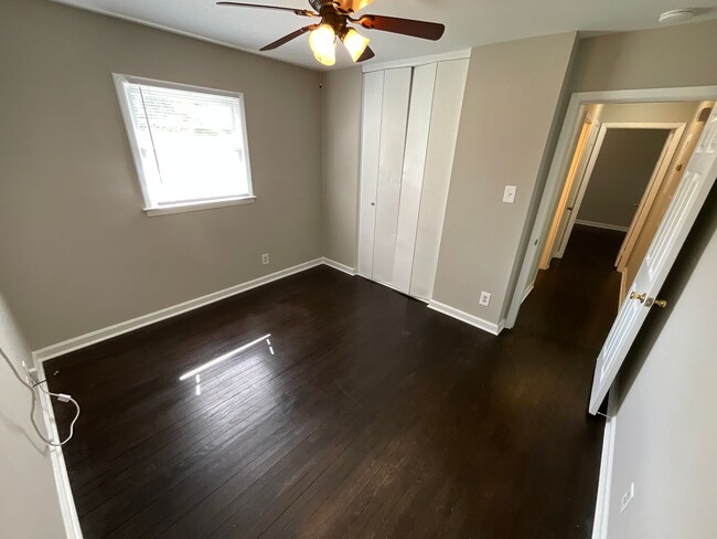 Building Photo - Lovely 2 Bed, 1 Bath Brick Ranch near UNC-...
