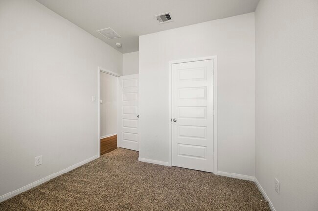 Building Photo - 25207 Pomegranate Pl