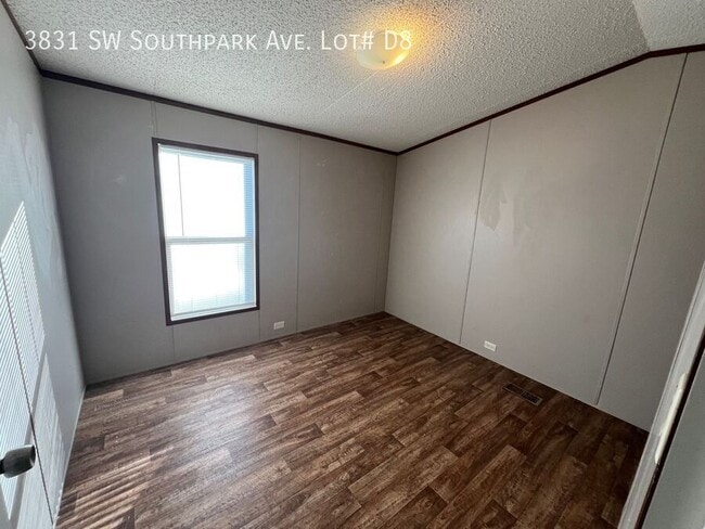 Building Photo - 3831 SW South Park Ave