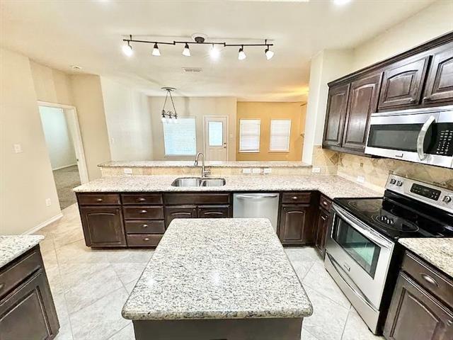 Building Photo - 3020 Tamarack Ln