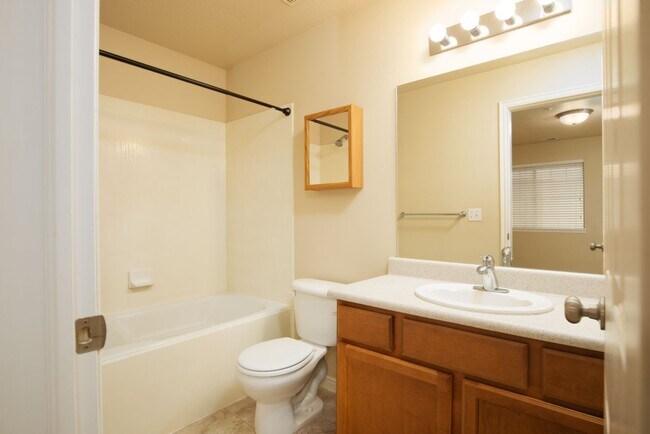 Building Photo - Large and Clean 3 Bed 2 Bath Eagle Mountai...