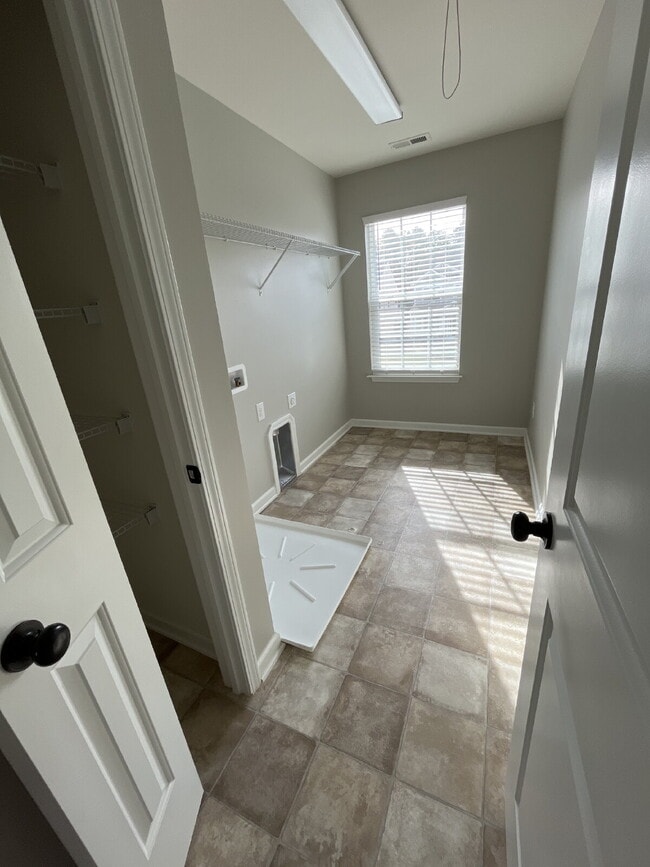 Building Photo - "Charming 4-Bed High Point Home with Granite Elegance & Cozy Fireplace!"