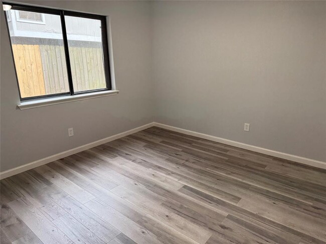 Building Photo - 6311 Dawnridge Dr