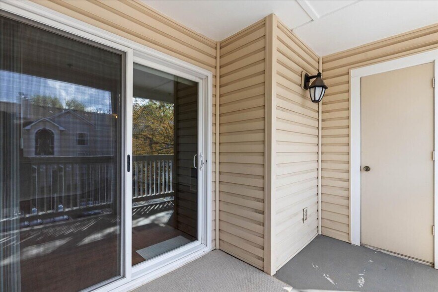 Building Photo - 1524 Lincoln Way