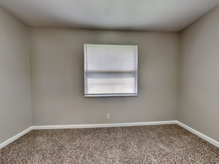 Building Photo - 2511 Green Oak Dr