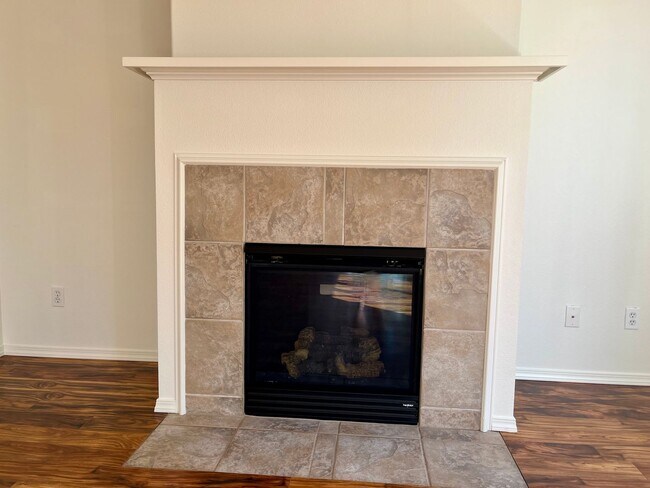 Building Photo - Amazing 3-Bedroom 2.5-Bathroom Townhouse i...