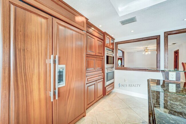 Building Photo - 5060 Porpoise Pl