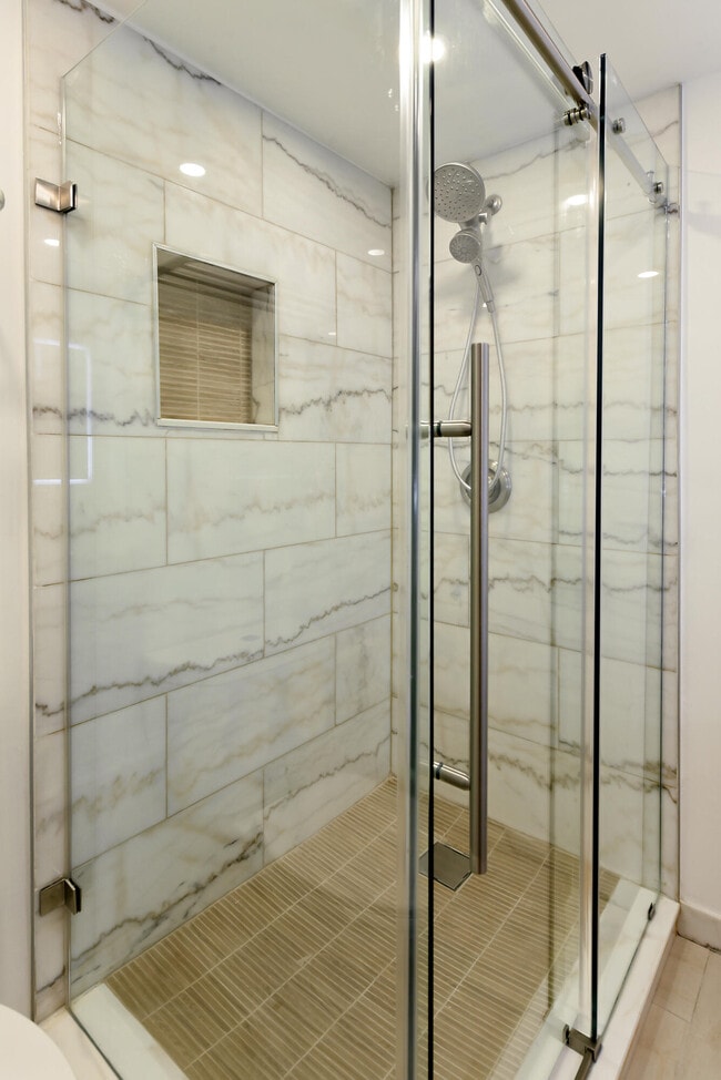 Building Photo - 2018 20th Ct