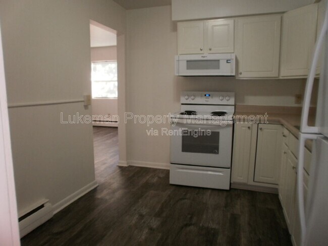 Building Photo - 1536 Henson Ave