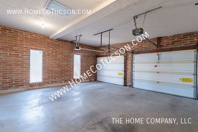 Building Photo - 5411 N Sundance Pl