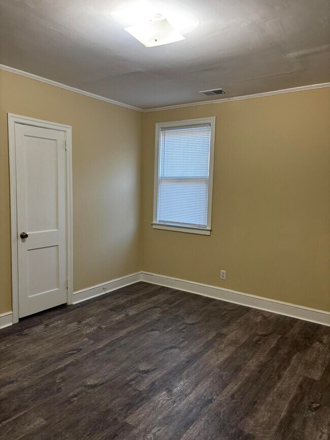 Building Photo - 901 Miller Rd