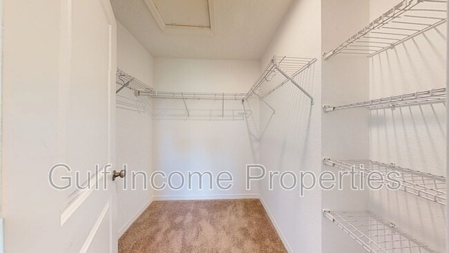 Building Photo - 10340 Oakside Dr