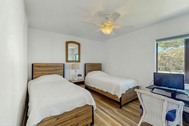 Building Photo - 655 Windsurf Ln