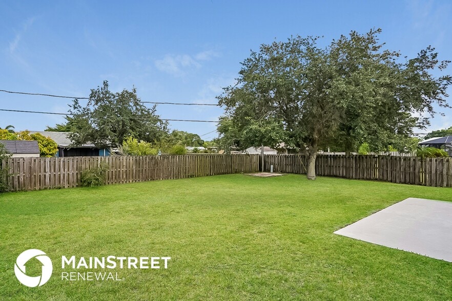 Building Photo - 1273 SW Curtis St