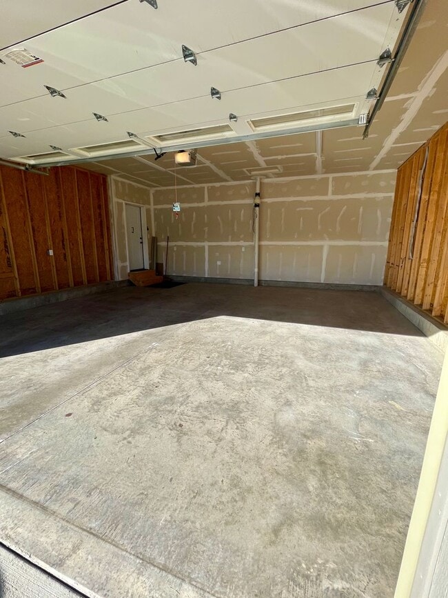 Building Photo - * GAME-CHANGING-MOVE-IN-SPECIAL * 4 Bedroom, 3 Bathroom with Office for Rent