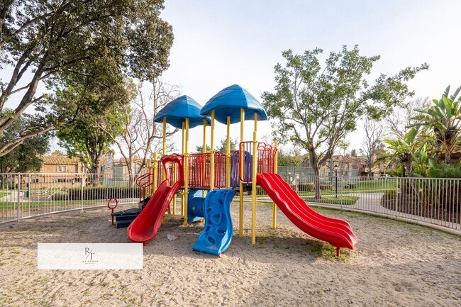 Building Photo - Bright Townhome in Sunset Community with Garage | Chino Valley USD