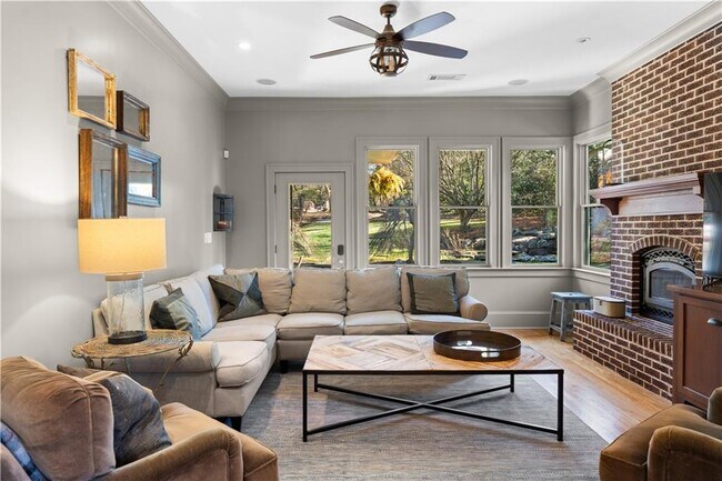 Building Photo - 979 Springdale Rd NE