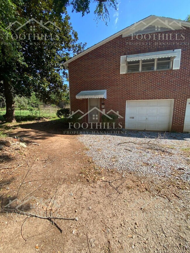 Building Photo - Cozy 1-Bed Detached Apartment with Spaciou...