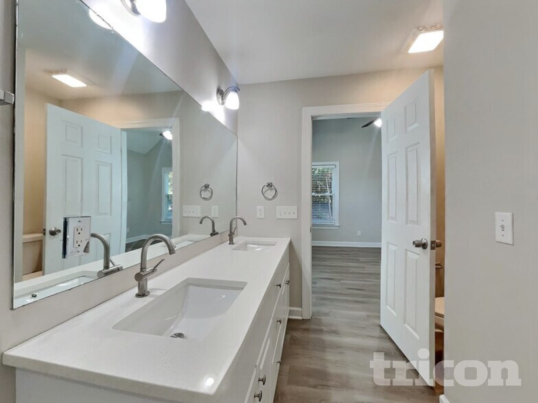 Building Photo - 237 Wexford Dr