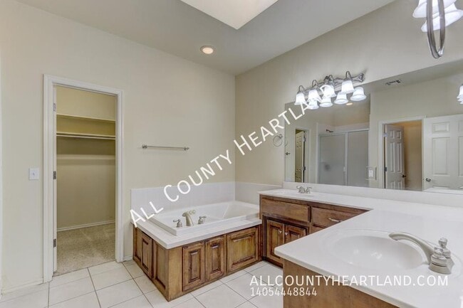 Building Photo - 15813 Traditions Blvd