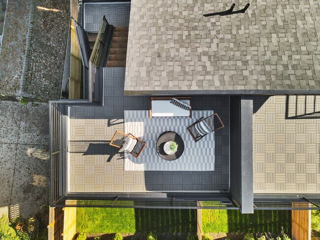 Building Photo - Modern Elegance in the Heart of Wallingford
