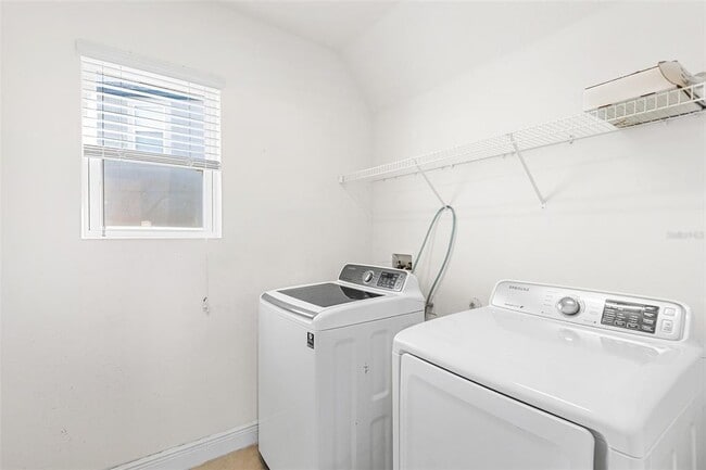 Building Photo - 1848 Oak Hammock Ct