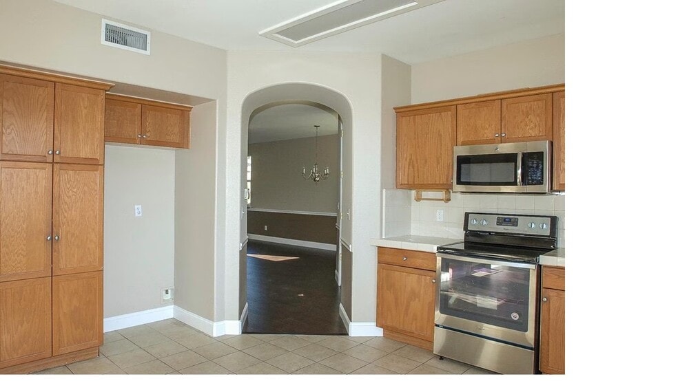 Building Photo - 772 W Barcelona Ln